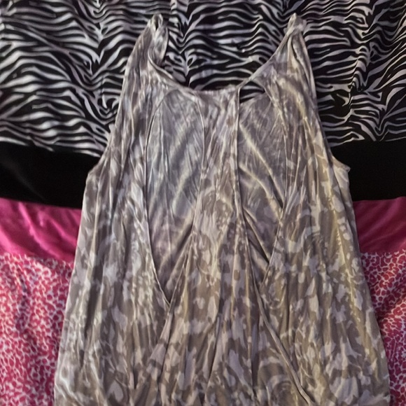 Printed tank with back cut out large, flowy and thin - Picture 2 of 4